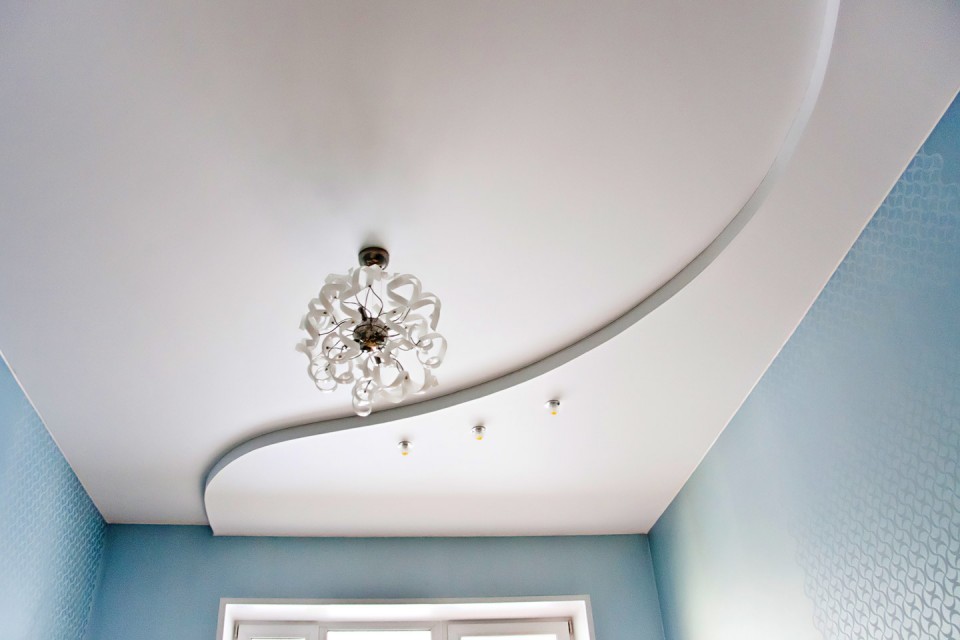 Заказать двухуровневый потолок в г. Пикалёво